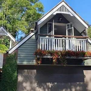Mountain Escape , Mount Tamborine Australia